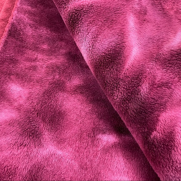 STUDIO D Magenta Heavy Big Super Soft Tie Dye Reversible Throw Blanket - Picture 2 of 7